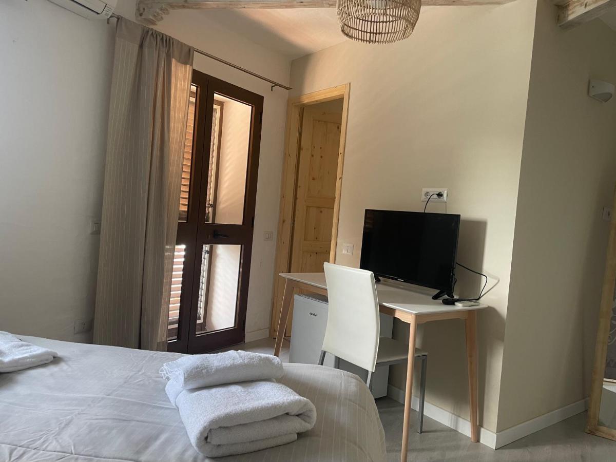 Domus De Diana Bed and Breakfast Olbia Exteriör bild